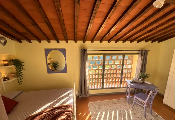 Violet room: original brick lattice window, double bed and desk
